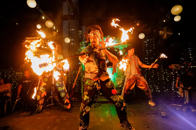 Show de fuego en la terraza de Terrat